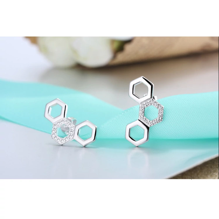 Kép 3/3 - EZÜST HEXAGON FÜLBEVALÓ