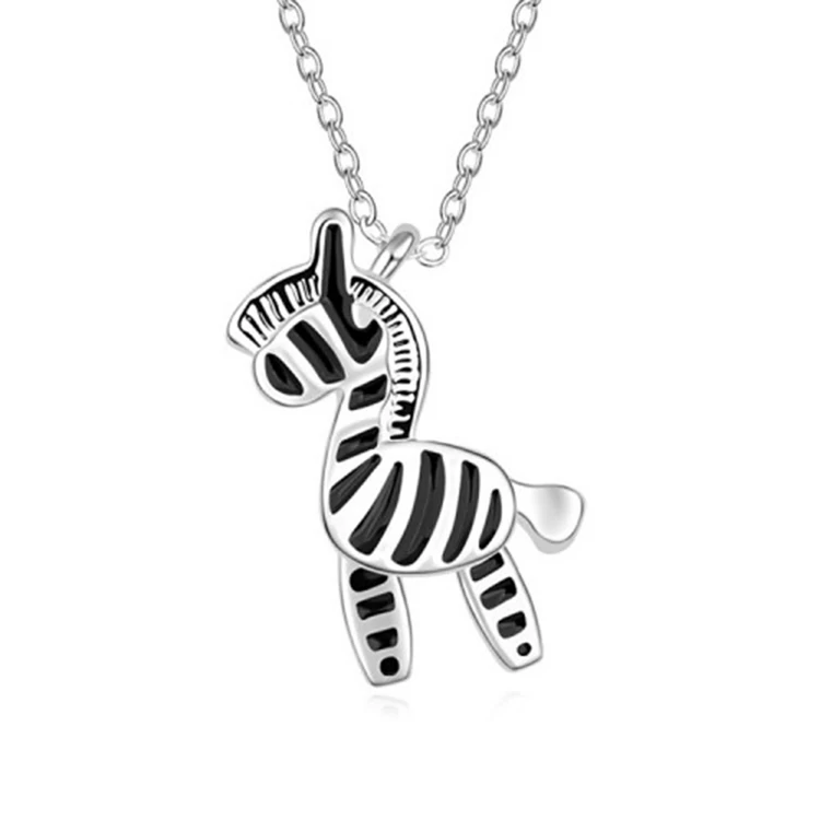 Kép 1/4 - ZEBRA MEDÁL  NYAKLÁNCON